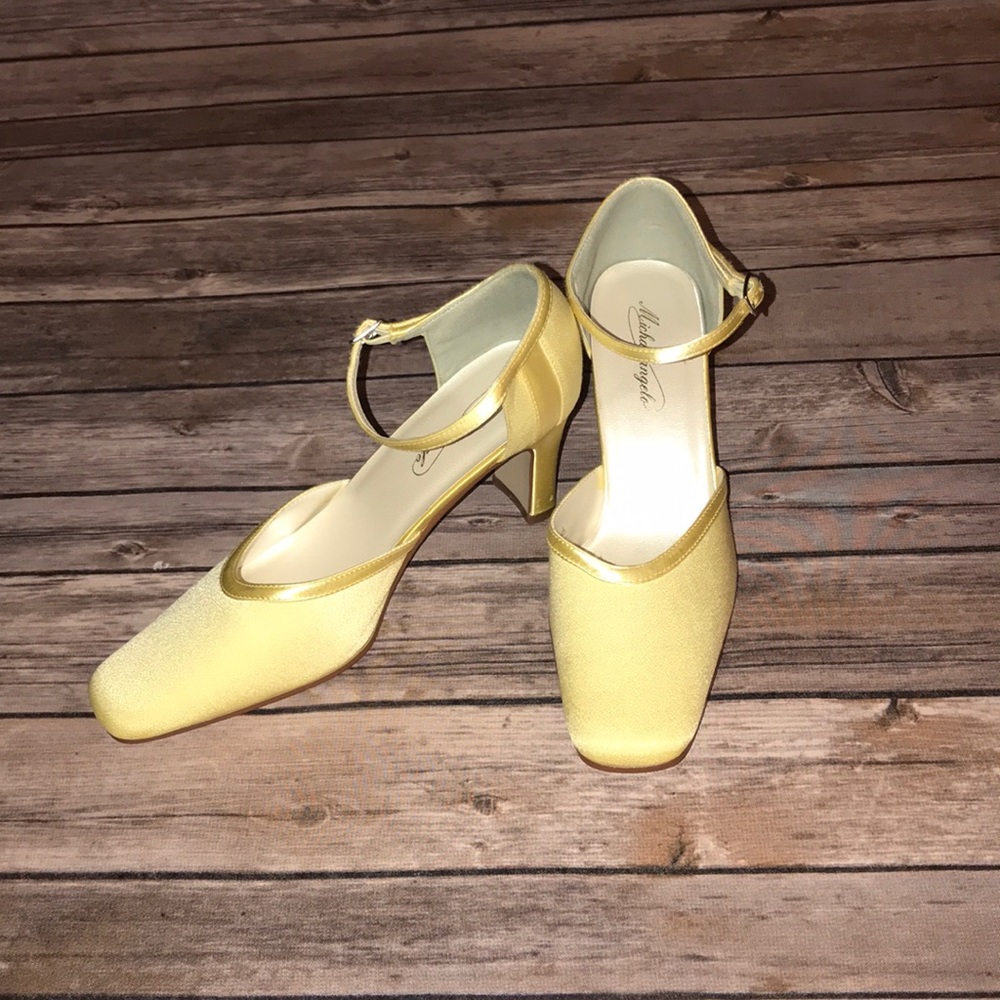 Dyeable ankle-strap block heel style Courtney 7M